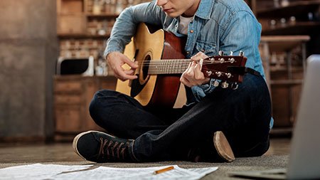 Quantas horas treinar guitarra por dia